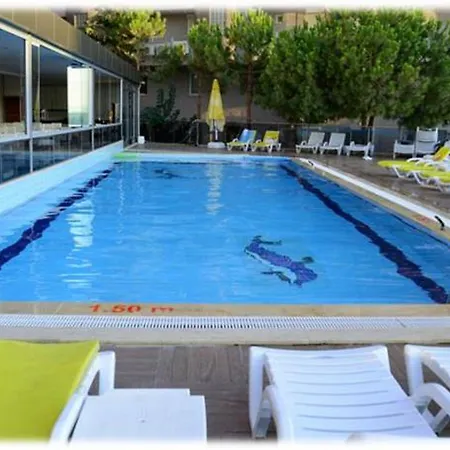 Hotel Comfort Ada Class 2*